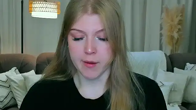 Snapshot of Stella_Light chatting on June 8, 4:24 am Stella Light online show from June 8, 4:24 am