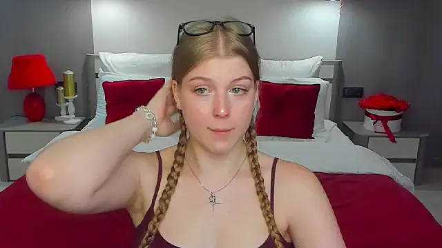 Snapshot of Stella_Light chatting on July 7, 6:47 am Stella Light online show from July 7, 6:47 am