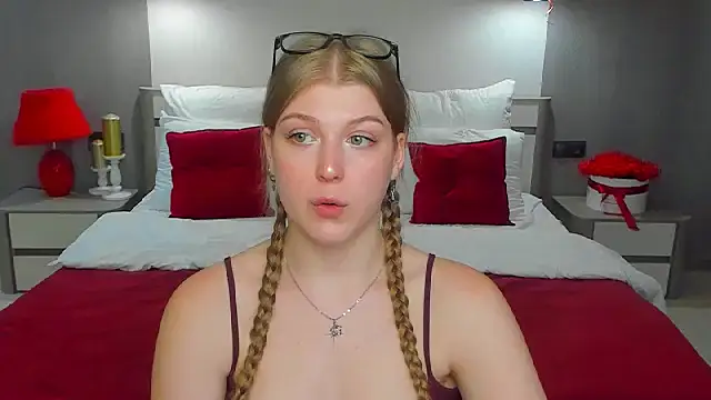 Snapshot of Stella_Light chatting on July 7, 7:23 am Stella Light online show from July 7, 7:23 am