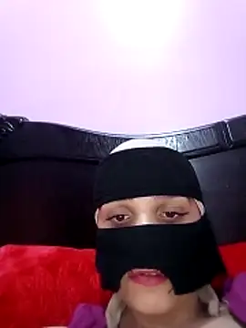 Snapshot of SandyAmr chatting on December 1, 8:41 am SandyAmr online show from December 1, 8:41 am