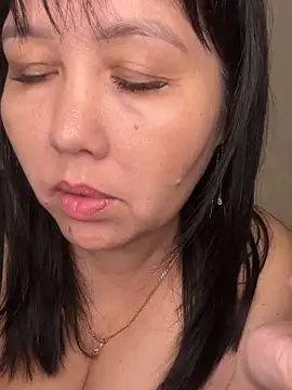 Snapshot of Love__Mom chatting on October 24, 6:26 pm Love Mom online show from October 24, 6:26 pm