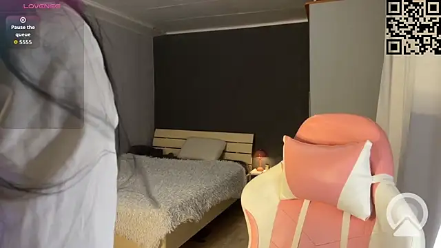 ella simons online show from February 5, 11:09 pm