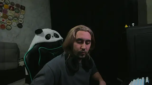 Pohyi  online show from March 28, 3:44 pm