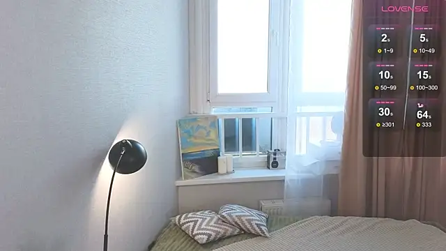 Snapshot of KiraBlushy chatting on October 31, 8:26 am KiraBlushy online show from October 31, 8:26 am