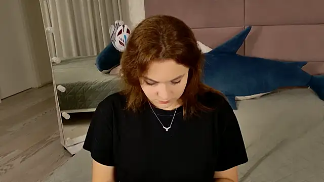 Snapshot of KirraMoss chatting on July 10, 10:29 am KirraMoss online show from July 10, 10:29 am