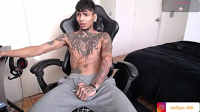 Snapshot of nathan_aress6666 chatting on June 25, 7:51 pm nathan aress6666 online show from June 25, 7:51 pm