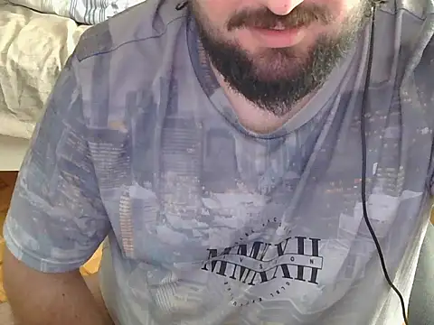 Snapshot of moneyman_11 chatting on June 15, 9:11 am moneyman 11 online show from June 15, 9:11 am