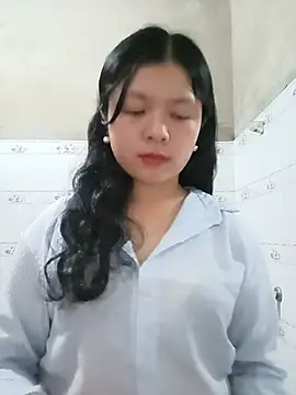 Snapshot of lisa-bae00 chatting on May 17, 12:23 pm lisa-bae00 online show from May 17, 12:23 pm