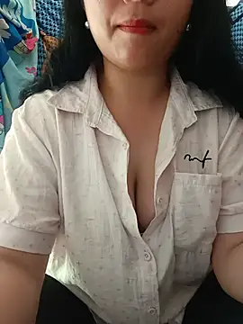 Snapshot of lisa-bae00 chatting on June 1, 12:45 am lisa-bae00 online show from June 1, 12:45 am