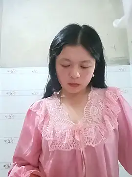 Snapshot of lisa-bae00 chatting on June 10, 2:05 pm lisa-bae00 online show from June 10, 2:05 pm