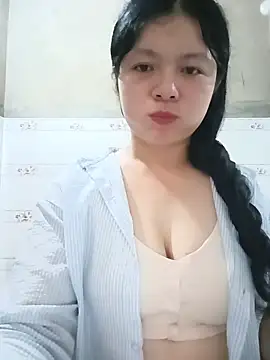 Snapshot of lisa-bae00 chatting on July 17, 2:34 pm lisa-bae00 online show from July 17, 2:34 pm