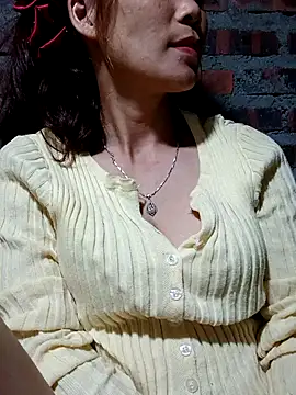 Snapshot of Bear_bear0 chatting on November 8, 2:06 pm Bear bear0 online show from November 8, 2:06 pm