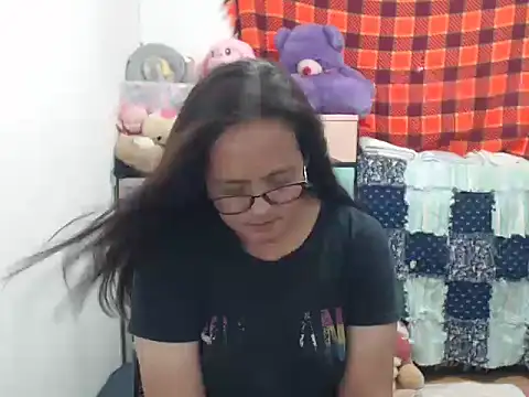 Snapshot of Kinkybela2025 chatting on November 15, 2:20 am Kinkybela2025 online show from November 15, 2:20 am