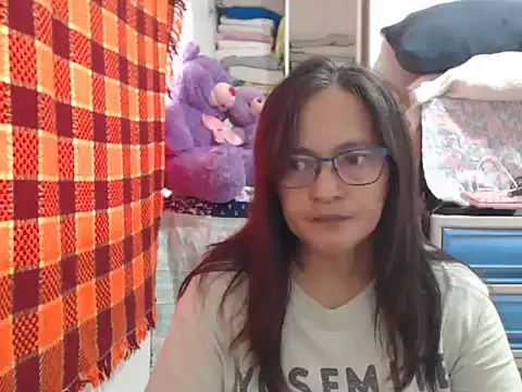 Snapshot of Kinkybela2025 chatting on November 25, 12:32 am Kinkybela2025 online show from November 25, 12:32 am