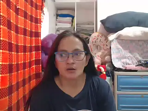 Snapshot of Kinkybela2025 chatting on November 27, 3:30 am Kinkybela2025 online show from November 27, 3:30 am