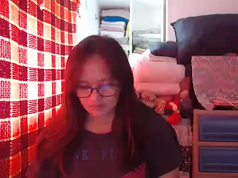 Snapshot of Kinkybela2025 chatting on December 2, 12:27 am Kinkybela2025 online show from December 2, 12:27 am