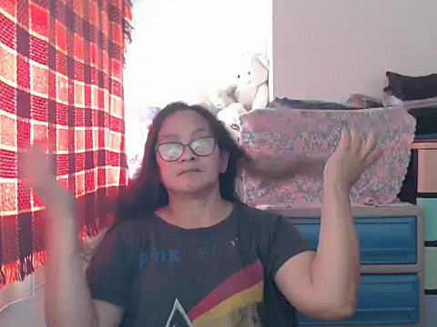 Snapshot of Kinkybela2025 chatting on January 14, 12:05 am Kinkybela2025 online show from January 14, 12:05 am