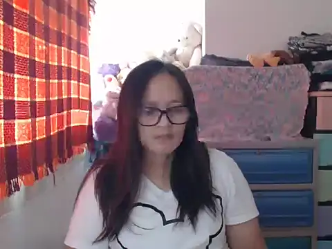 Snapshot of Kinkybela2025 chatting on February 5, 1:32 am Kinkybela2025 online show from February 5, 1:32 am