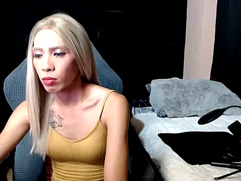 Snapshot of VictoriaAsianMistress chatting on April 6, 3:57 pm VictoriaAsianMistress online show from April 6, 3:57 pm