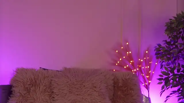 CrystalRedx online show from December 18, 5:46 am