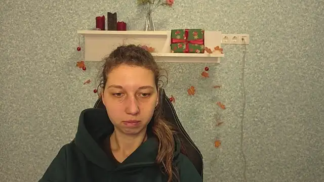 CuteEllii online show from December 18, 5:24 am