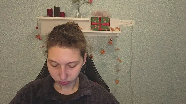 CuteEllii online show from December 19, 5:25 am