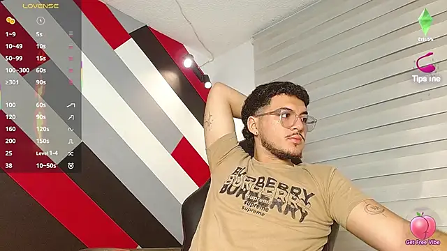 Snapshot of Zac_Golden chatting on May 4, 12:01 pm Zac Golden online show from May 4, 12:01 pm