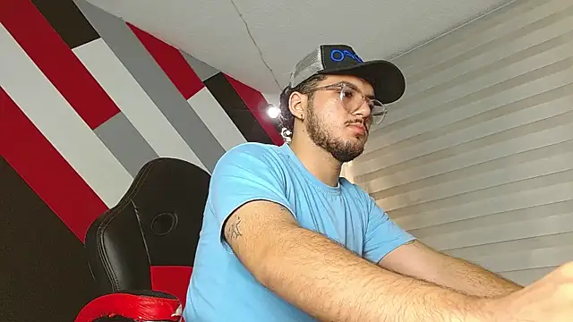 Snapshot of Zac_Golden chatting on June 8, 11:54 am Zac Golden online show from June 8, 11:54 am
