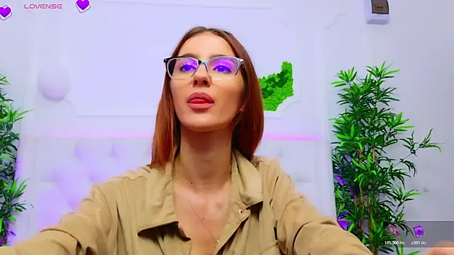 Snapshot of ElisaCharm chatting on November 4, 4:44 am ElisaCharm online show from November 4, 4:44 am