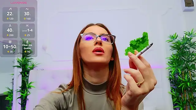 Snapshot of ElisaCharm chatting on November 18, 3:45 am ElisaCharm online show from November 18, 3:45 am