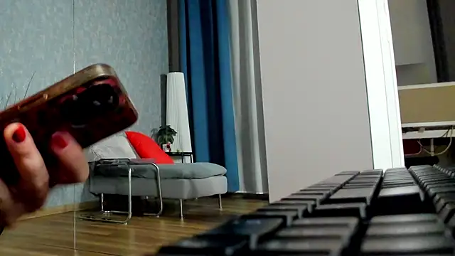 Snapshot of KarinaSparks chatting on December 14, 6:01 pm KarinaSparks online show from December 14, 6:01 pm