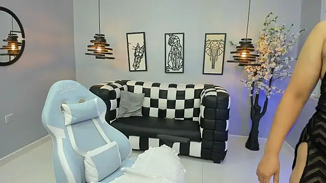 Snapshot of Bianca_Millf chatting on May 23, 3:56 am Bianca Millf online show from May 23, 3:56 am