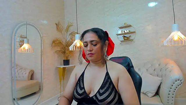 Snapshot of Bianca_Millf chatting on May 30, 4:09 am Bianca Millf online show from May 30, 4:09 am