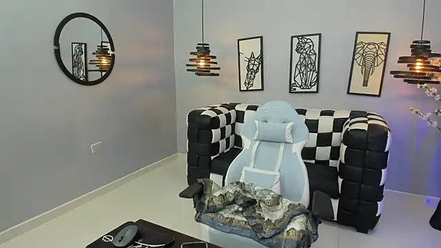 Snapshot of Bianca_Millf chatting on June 16, 3:20 am Bianca Millf online show from June 16, 3:20 am
