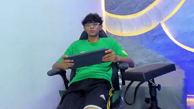 Sex Boy 33  online show from October 28, 4:49 am