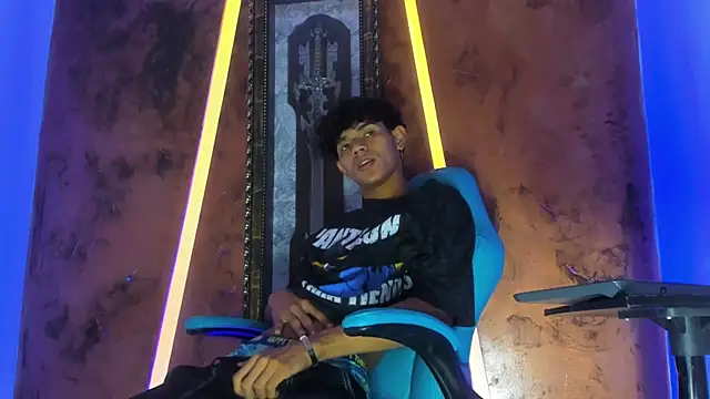 Sex Boy 33  online show from October 31, 4:35 am