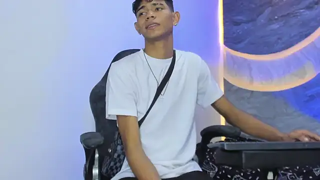 Sex Boy 33  online show from December 19, 6:20 am