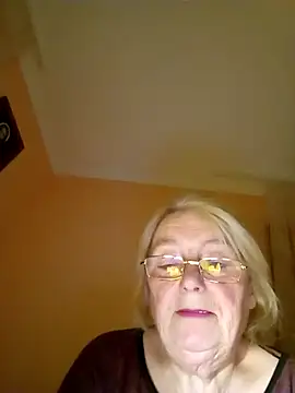 AmyLove353 online show from October 31, 8:43 pm