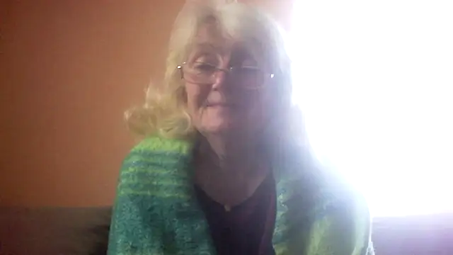 Snapshot of AmyLove353 chatting on May 13, 4:54 am AmyLove353 online show from May 13, 4:54 am