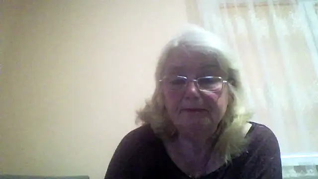 Snapshot of AmyLove353 chatting on May 14, 2:40 am AmyLove353 online show from May 14, 2:40 am