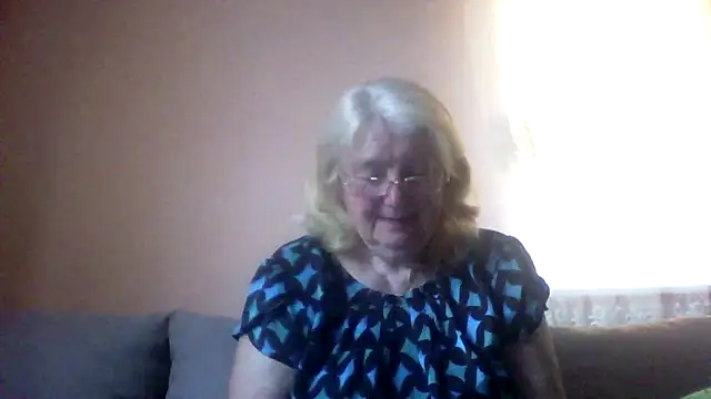 Snapshot of AmyLove353 chatting on May 16, 3:47 am AmyLove353 online show from May 16, 3:47 am
