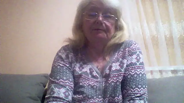 Snapshot of AmyLove353 chatting on May 17, 9:00 pm AmyLove353 online show from May 17, 9:00 pm