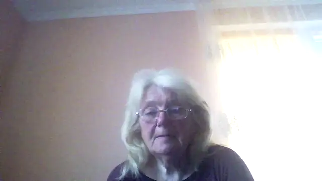 Snapshot of AmyLove353 chatting on May 18, 4:51 am AmyLove353 online show from May 18, 4:51 am