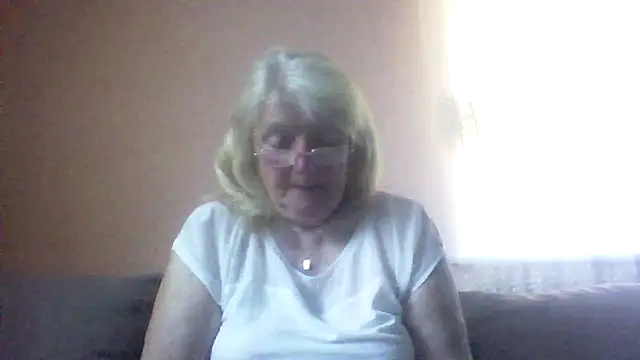 Snapshot of AmyLove353 chatting on May 20, 3:34 am AmyLove353 online show from May 20, 3:34 am