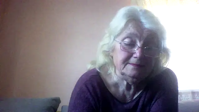 Snapshot of AmyLove353 chatting on May 23, 3:45 am AmyLove353 online show from May 23, 3:45 am