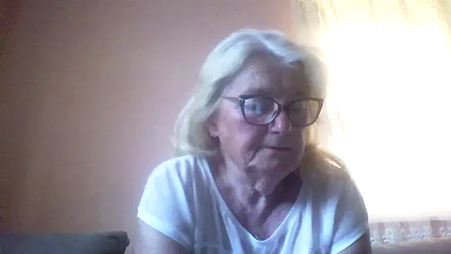 Snapshot of AmyLove353 chatting on May 28, 3:48 am AmyLove353 online show from May 28, 3:48 am