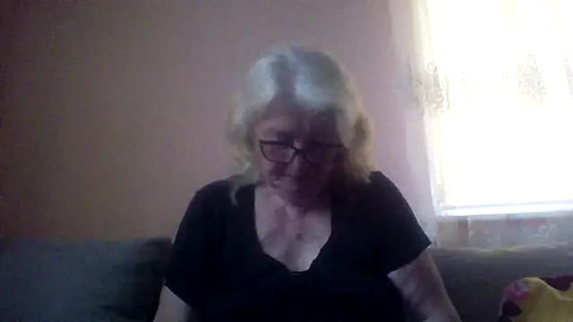 Snapshot of AmyLove353 chatting on June 3, 3:20 am AmyLove353 online show from June 3, 3:20 am