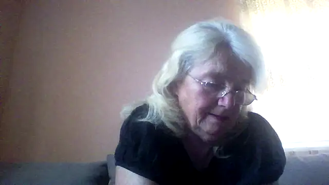 Snapshot of AmyLove353 chatting on June 11, 3:26 am AmyLove353 online show from June 11, 3:26 am