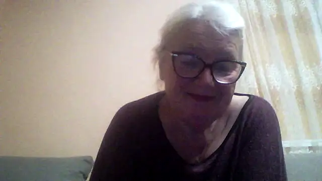 Snapshot of AmyLove353 chatting on June 14, 8:00 pm AmyLove353 online show from June 14, 8:00 pm