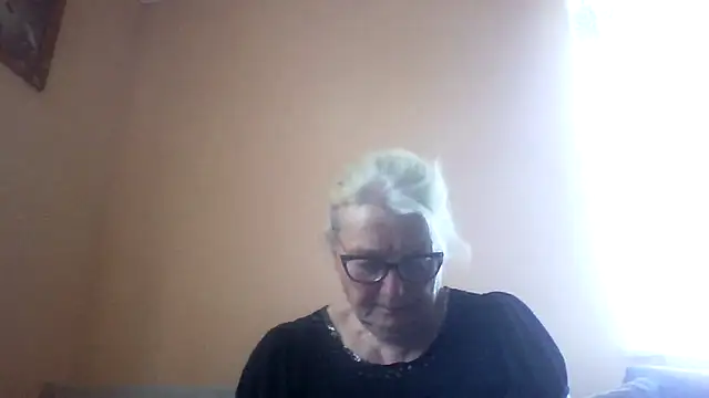 Snapshot of AmyLove353 chatting on June 16, 4:15 am AmyLove353 online show from June 16, 4:15 am